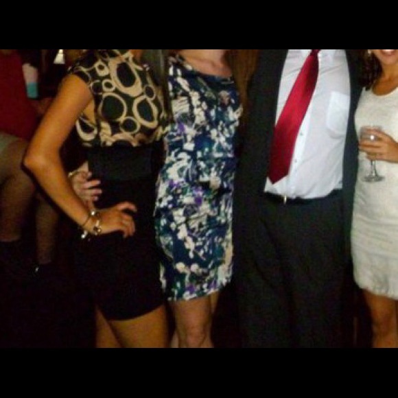 Dress - Picture 4 of 4